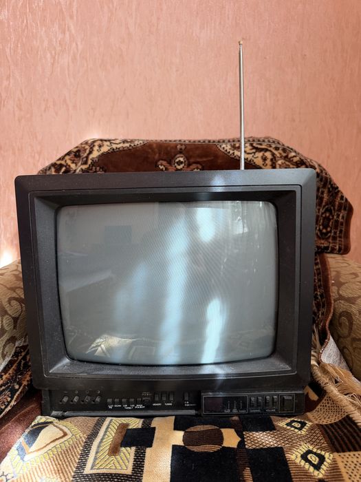 вінтаж: Телевізор JVC C-140ME (14" / 37 см) Made in Japan