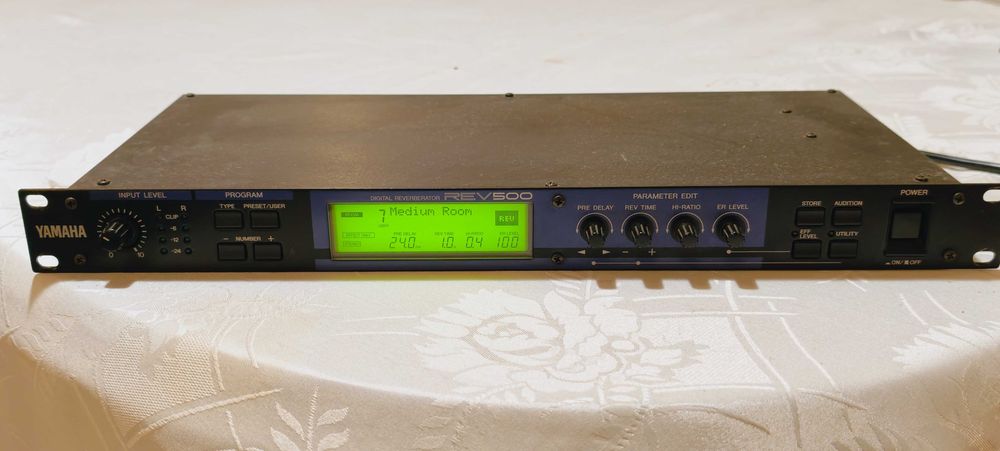 YAMAHA REV500 Digital Reverberator Reverb Effect Processor Rack Unit