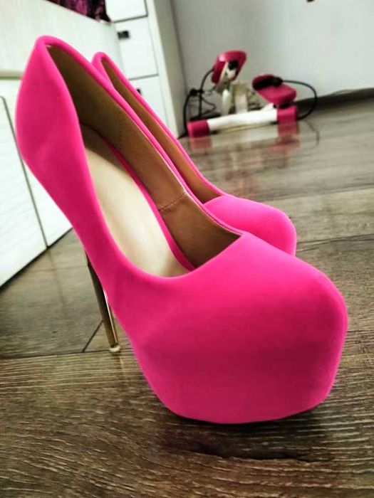 Sexy wysokie szpilki na platformie