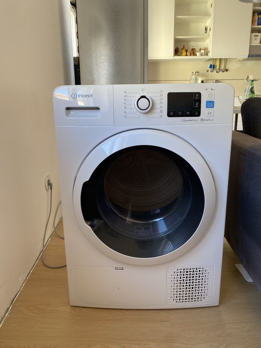 Máquina de Secar Roupa Indesit YT M11 83K RX EU — 8 kg — Bomba de Calor — AVARIADA