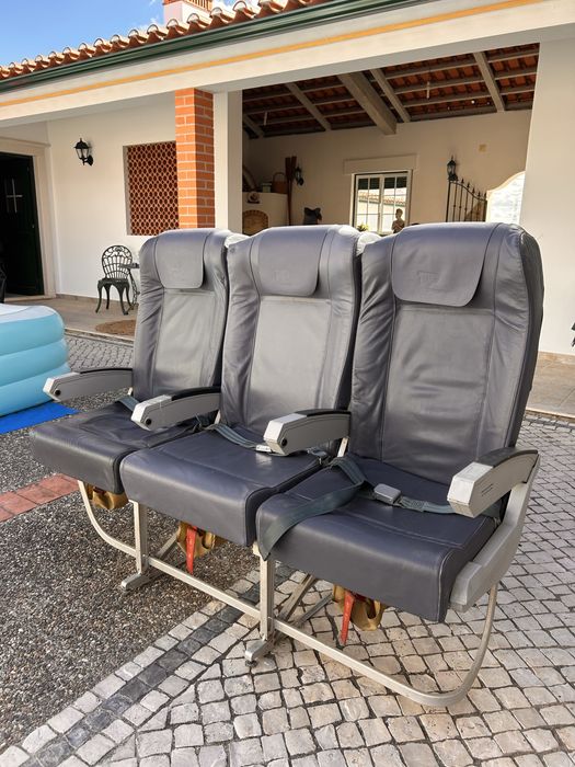 Cadeira de aviao tripla de classe economica Airbus A319 da tap
