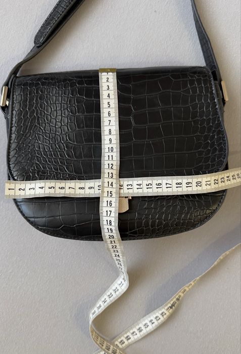 Reserved czarna torebka cross body