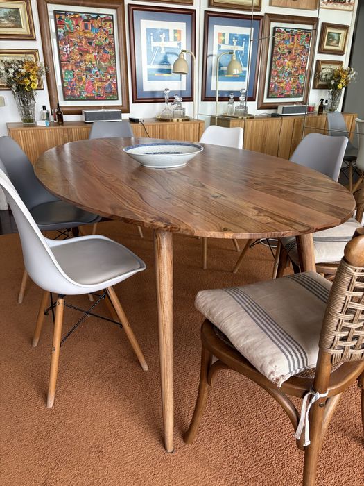 Mesa de jantar em madeira