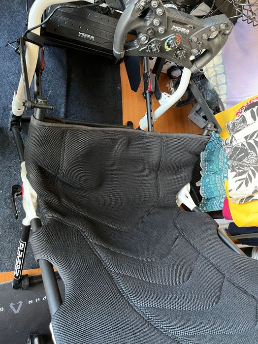 Playseat F1 Edition + Moza R5 Bundle com volante KS