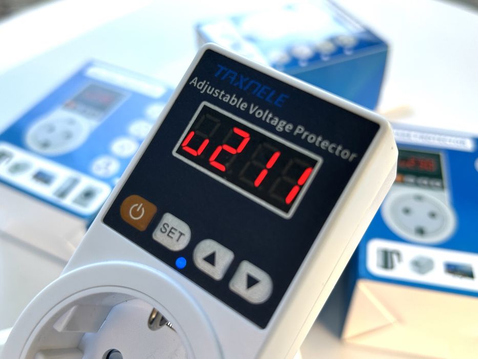 Реле напряжения в розетку 220В отсекатель Дисплей