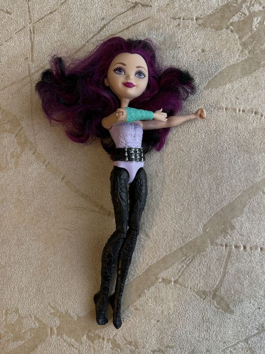 Lalka Mattel Ever After High Raven Queen Łuczniczka