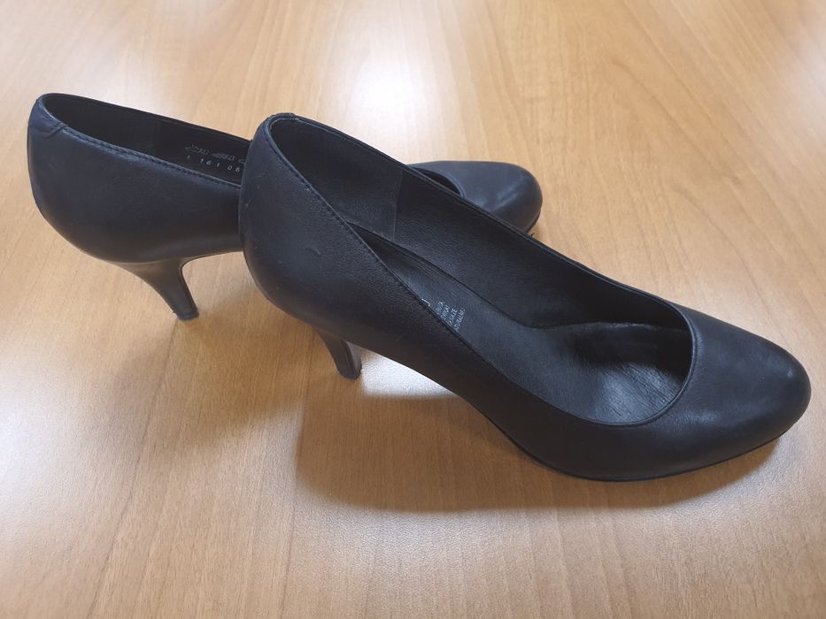 Czółenka 5th Avenue, czarne z bordową podeszwą, rozmiar 39