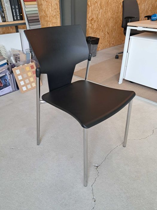 Cadeira de escritório preta empilhável - 8 Unid