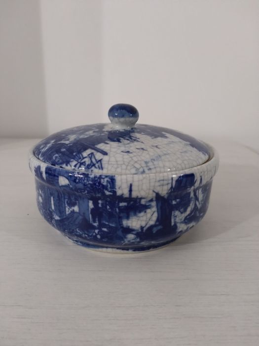 Caixa cerâmica antiga