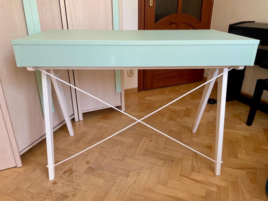 Miętowe biurko Minko