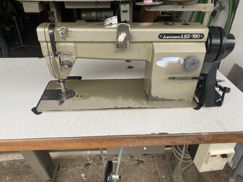 Vendo maquina de costura com corte de linha