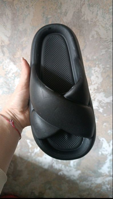 Шлёпки , шлепанцы