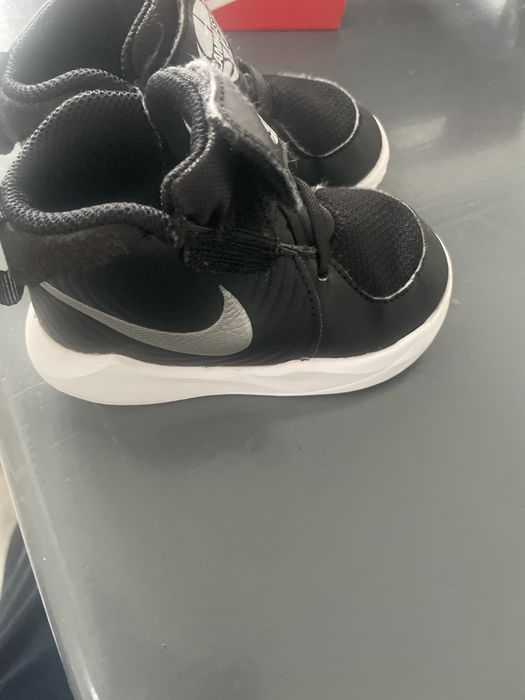 Sprzedam buciki dzieciece Nike 22