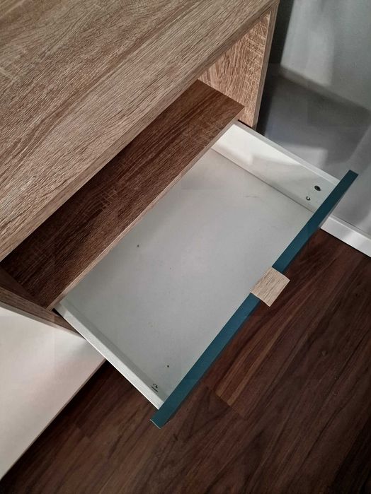 Aparador com 2 portas e 2 gavetas