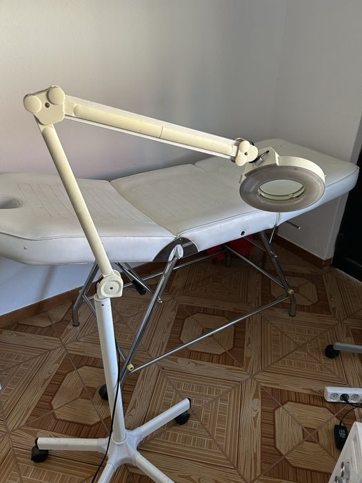 Candeeiro de pé branco