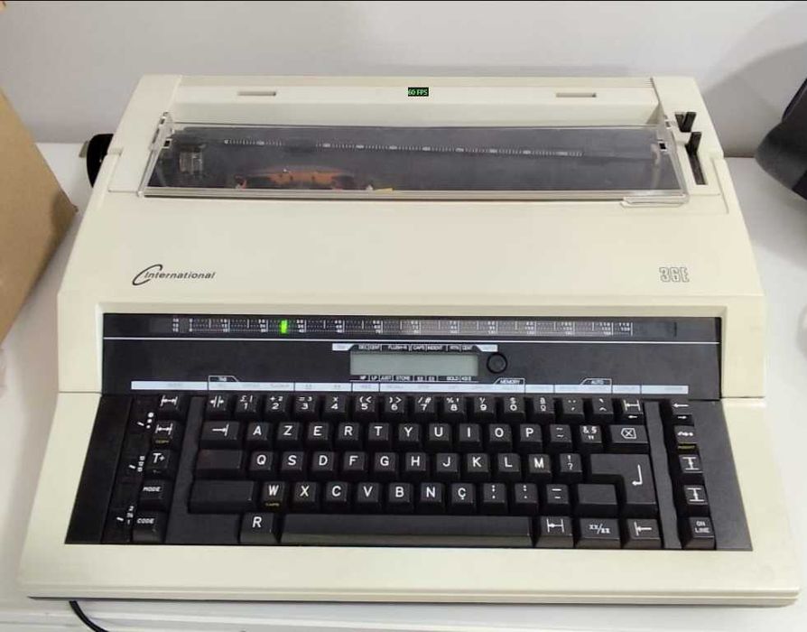 Máquina de Escrever Eletrónica Nakajima International 36E (A Funcionar)
