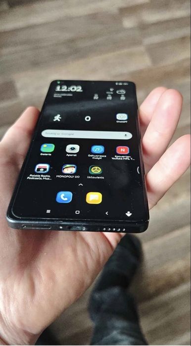 POCO. F5    12.  GB ramu