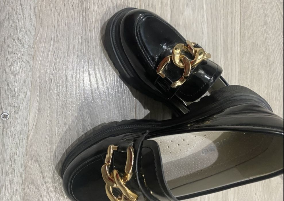 Продам плаття і взуття для дівчаток