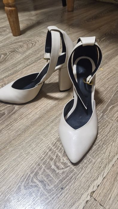 Гарні жіночі туфлі