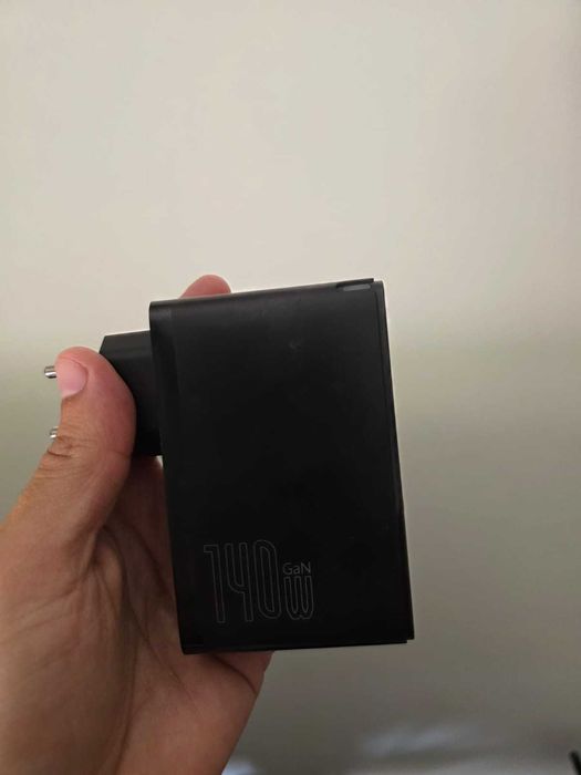 Baseus GaN5 Pro Wall Charger 2 x USB-C + USB, 140W (preto)