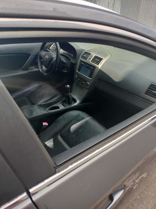Toyota Avensis T27 2010