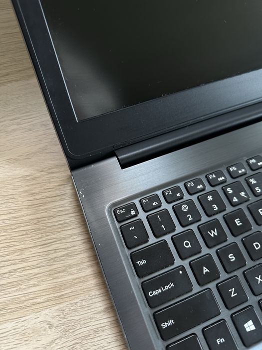 Laptop DELL VOSTRO 15’ 5568 uszkodzony