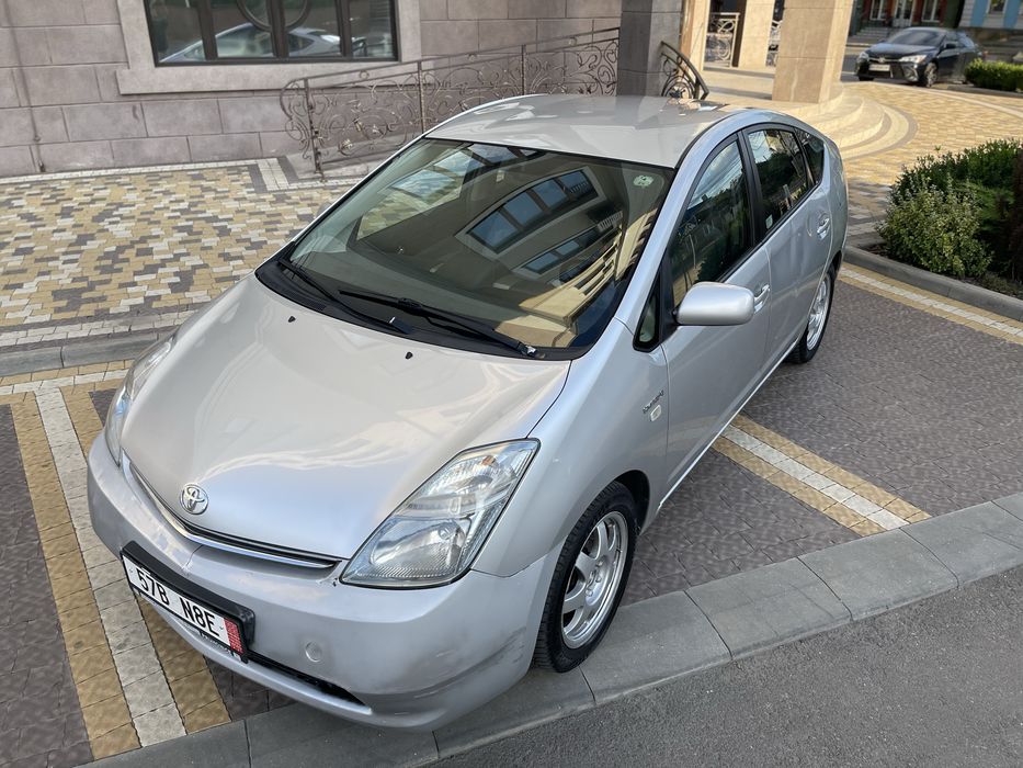 Toyota Prius /на уверенном ходу!!