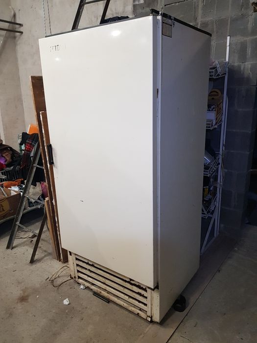 Холодильник промисловий COLD