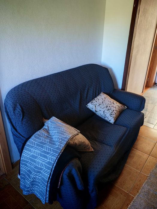 Sofá de 3 lugares convertível em cama + capa de proteção