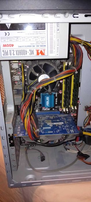 Komputer zestaw komputerowy w obudowie Tower