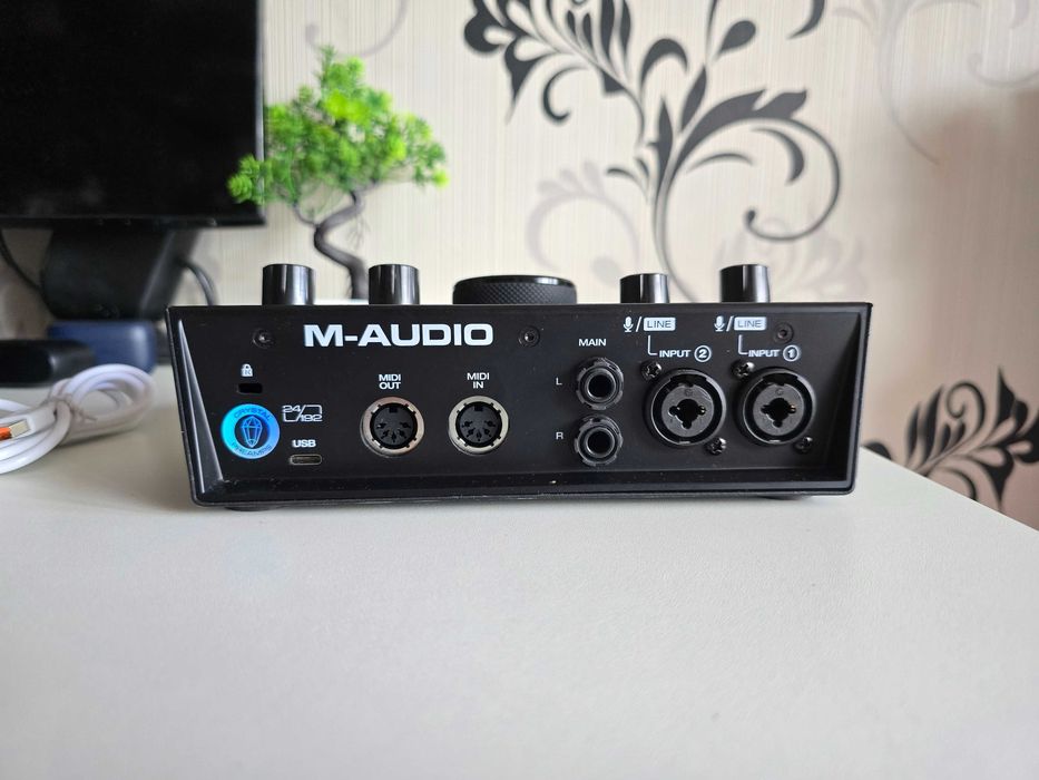 Аудіоінтерфейс / Звукова карта M-Audio AIR 192/6