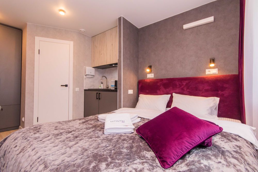 Тепла студія в пр-т Воскресенський Дистанційне заселення, Поруч парк