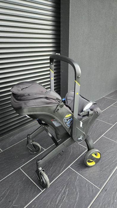 Carrinho 2 em 1 estilo Doona