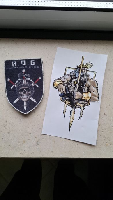 Patches, pins e stickers