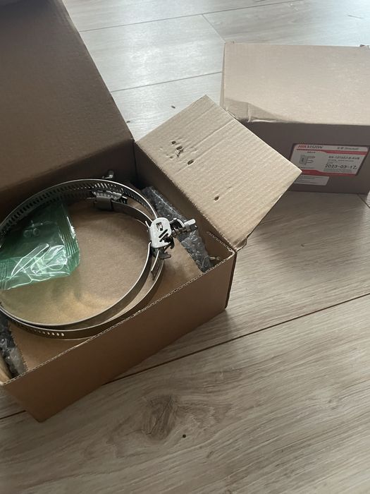 Uchwyt słupowy do kamer HIKVISION DS-1275ZJ-S-SUS biały