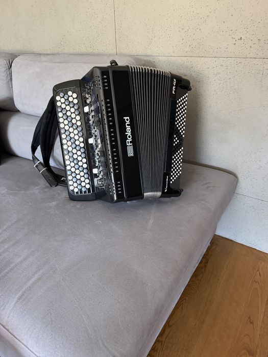 Akordeon guzikowy  Roland Fr4x