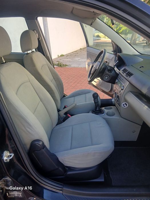 MAZDA 2  1.3 com apenas 120.000km