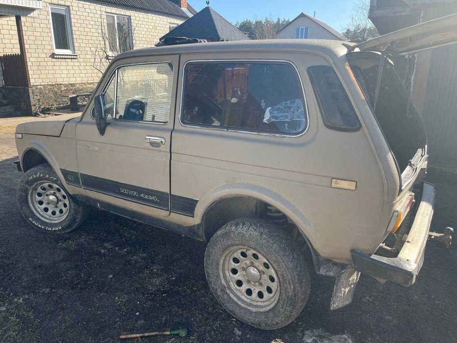 Автомобіль ВАЗ 2121 НИВА