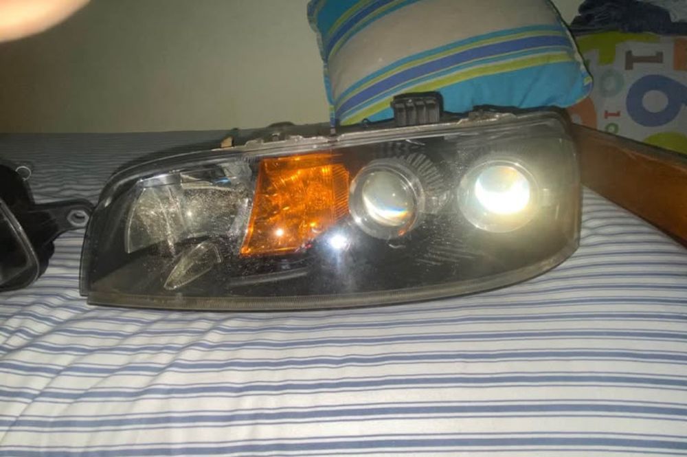 Faróis Fiat Punto MK2 com olho de boi