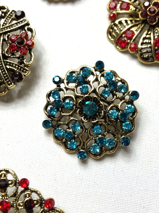 Piękna elegancka broszka