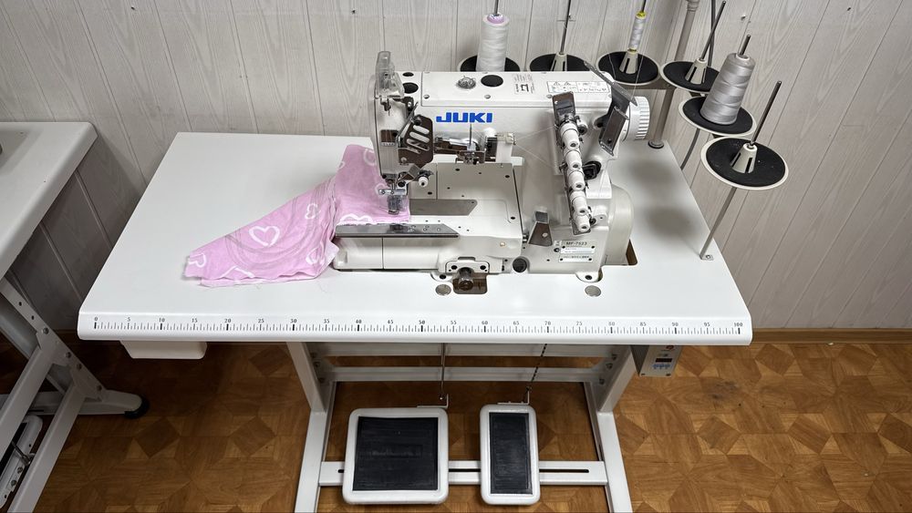 Renderka Juki MF-7523 Jak Nowa 2-3 igłowa Dwuigłówka drabinkowa Servo 230V Rozstaw 6,4mm