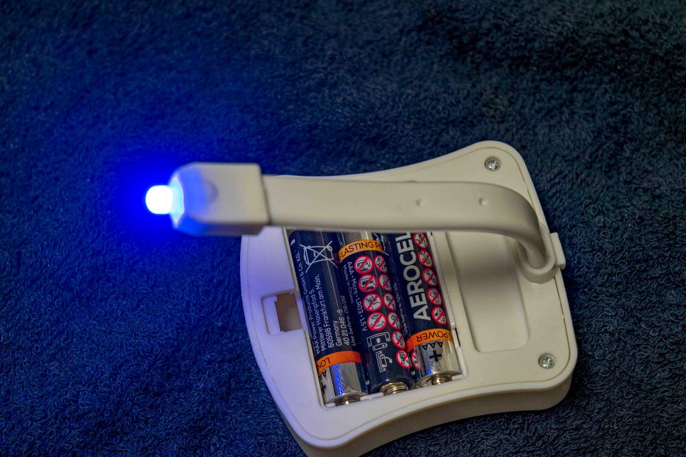 Sensor de movimento para luz colorida de sanita.