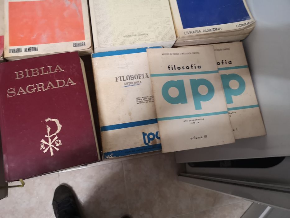 Vendo vários livros código civil dicionário leis do trabalho entre out