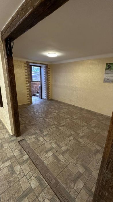 Продам комерційне приміщення в центрі