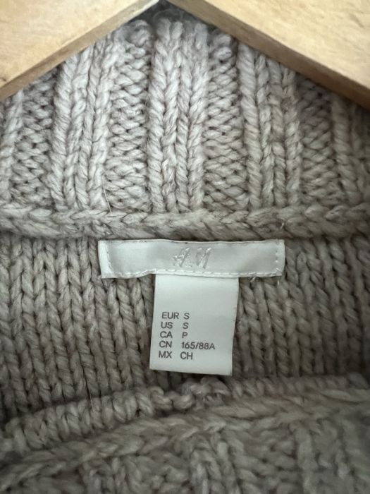 Sweter z warkoczowym splotem z wełną, rozmiar S