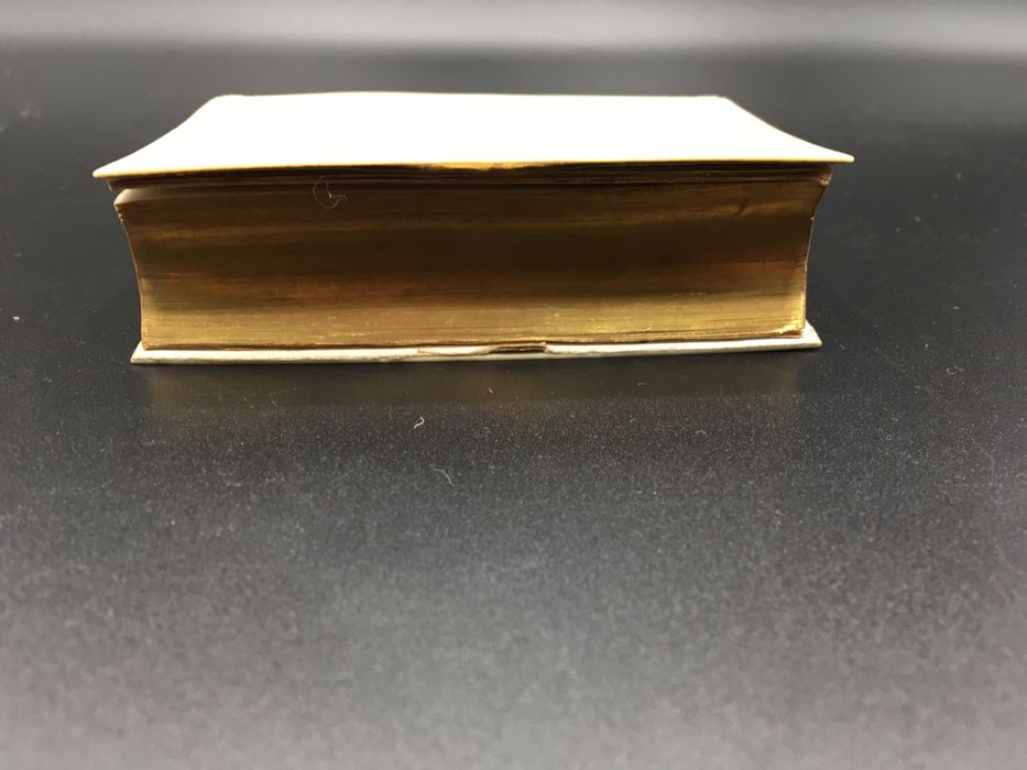 Biblia missal em material nobre