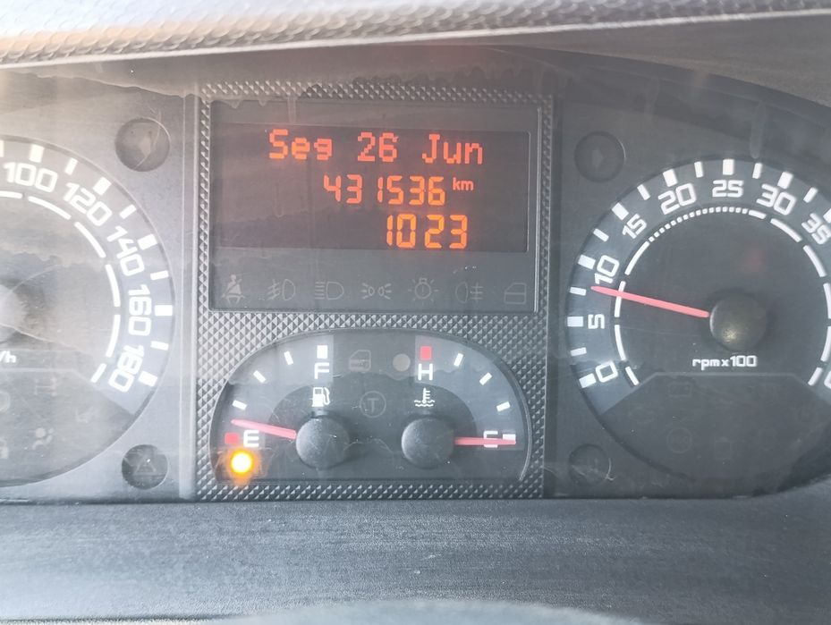 Carrinha Iveco 35C18 caixa aberta