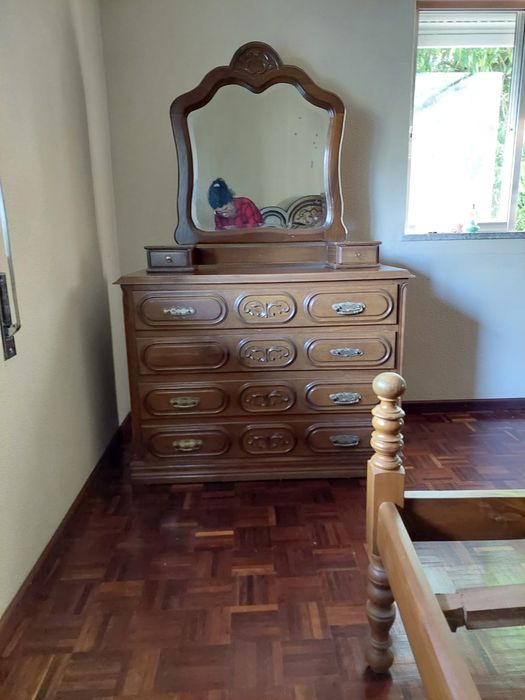 Cómoda roupa com espelho