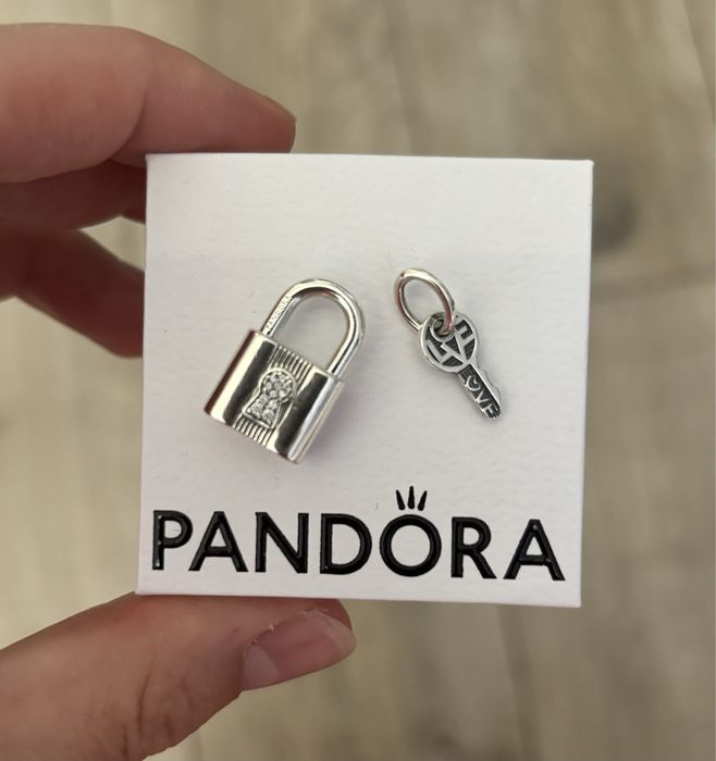 charms Pandora, kłódka z kluczykiem