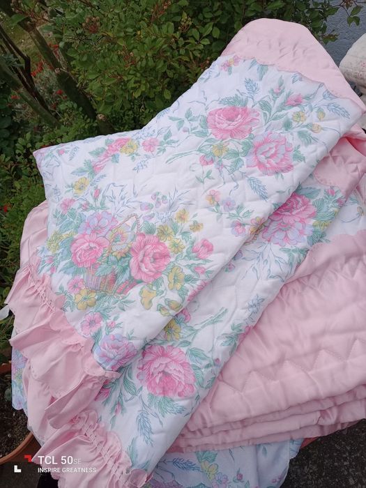 Edredão para cama de solteiro em bom estado.